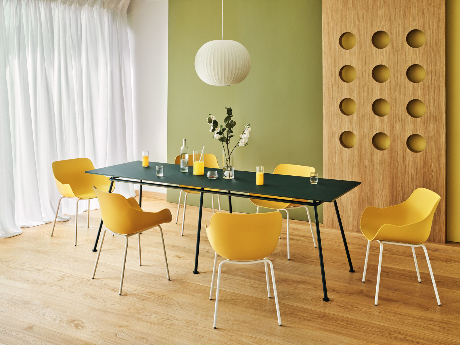 krzesło kubełkowe plastikowe
 Baltic Basic