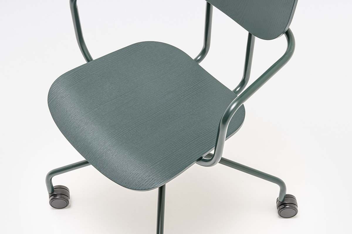 krzesło z zagłówkiem ze sklejki podstawa stała z kółkami New School