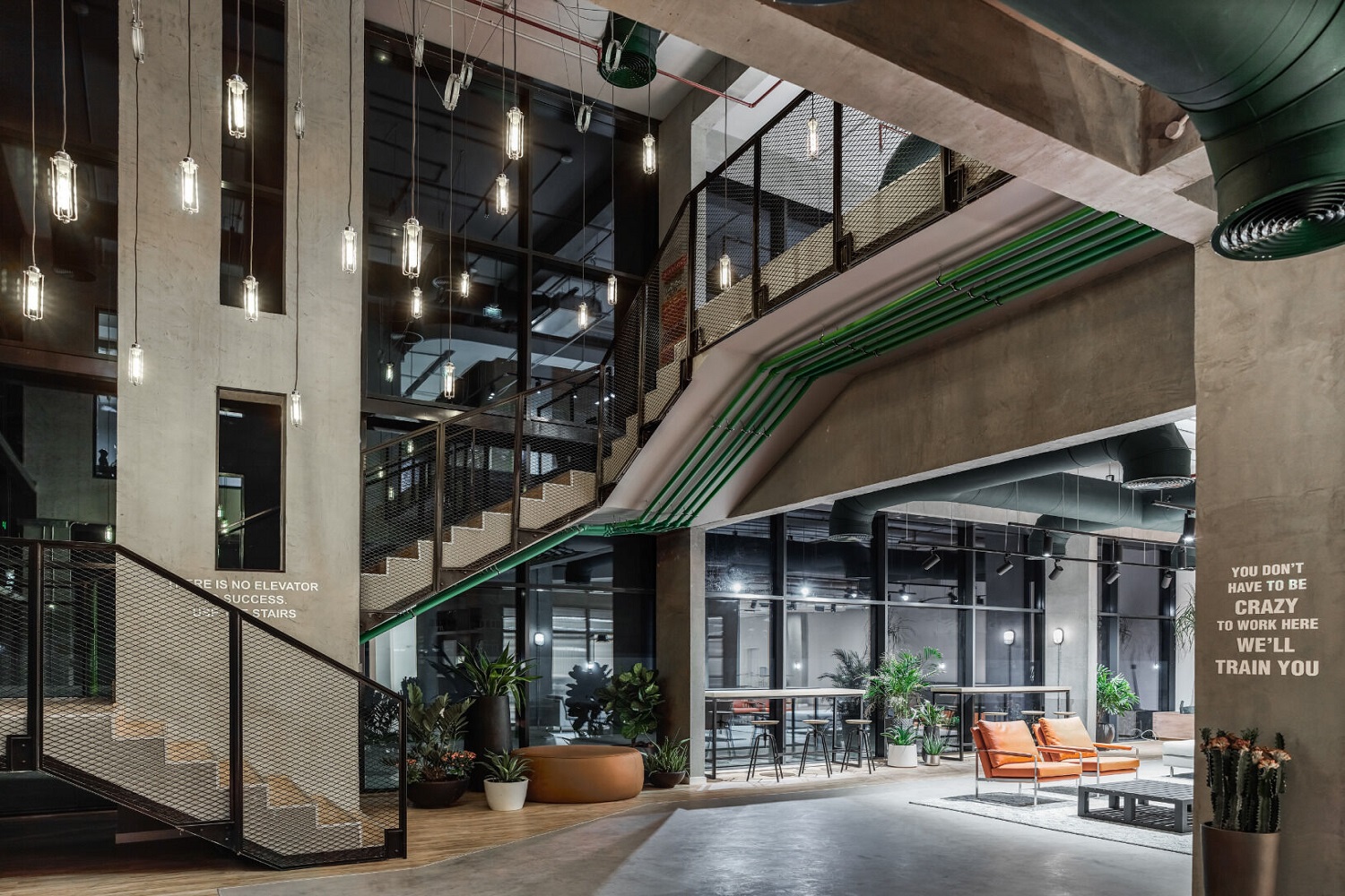 Styl industrialny – wnętrza, meble, architektura.