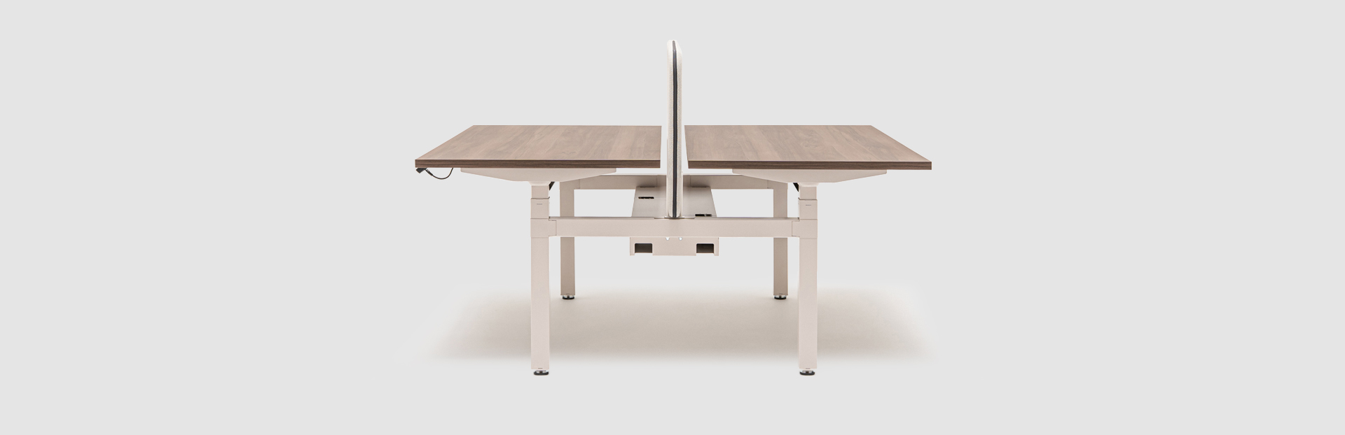 biurko bench regulowane elektrycznie, stelaż jednosilnikowy Ogi Drive Bench ze wspólną szyną kablową