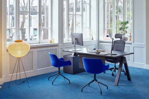 Drewniane biurko do gabinetu