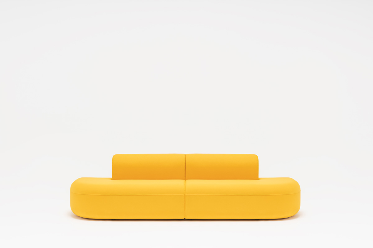 Modułowa sofa designerska w żółtym kolorze, z dwoma niskimi siedziskami i dwoma oparciami