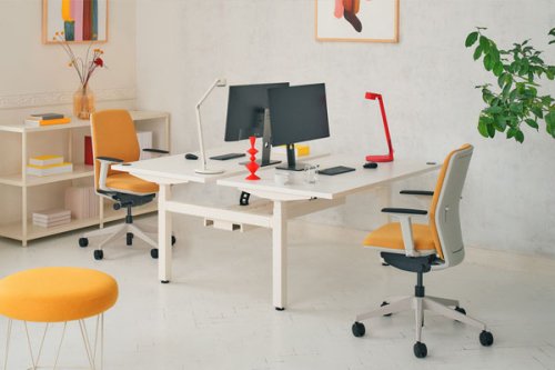 Ogi Drive Bench ze wspólną szyną kablową - biurko bench regulowane elektrycznie, stelaż dwusilnikowy