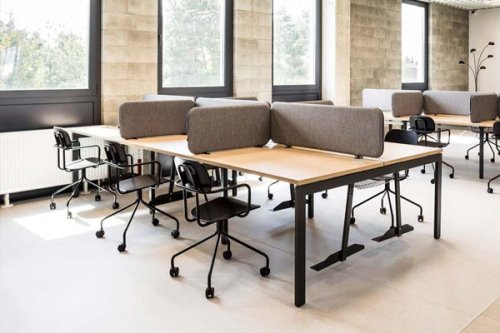 New School - krzesło ze sklejki z kółkami